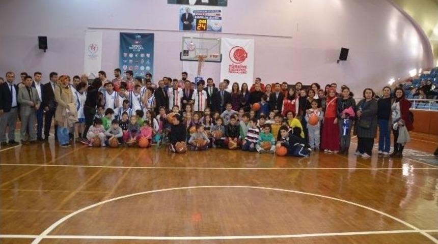 &Ouml;zel Sporcular Efespor&rsquo;u Mağlup Etti