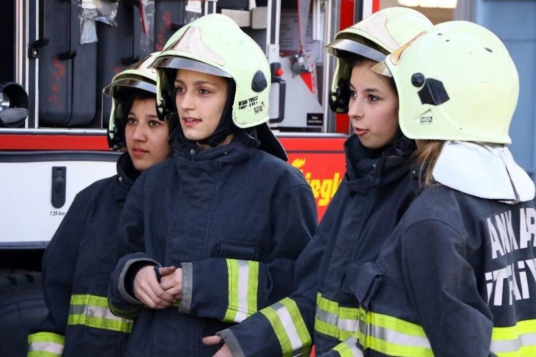 (&ouml;zel Haber) Liseli Kızlar İtfaiyeci Olmak İ&ccedil;in Ter D&ouml;k&uuml;yor