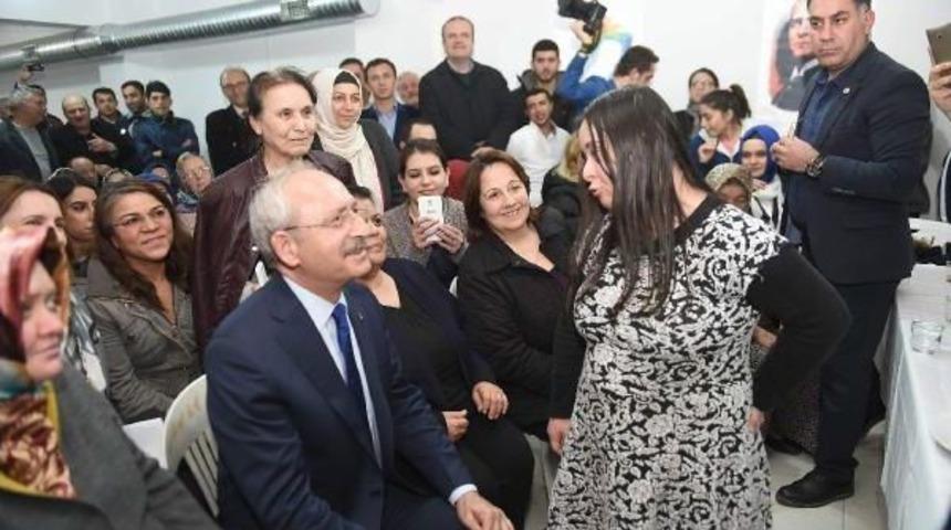 Kılıçdaroğlu Toplantıya Katıldı, Site Sakinlerinin Sorularını Yanıtladı