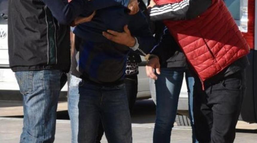 Terminalde Uyuşturucu Operasyonu; 3 G&ouml;zaltı