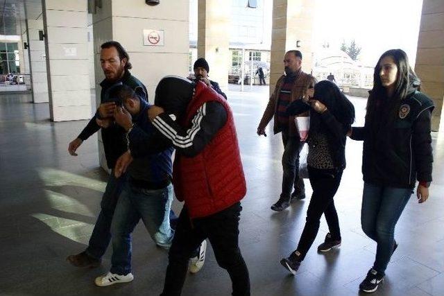 Antalya&rsquo;da Uyuşturucu Operasyonu: 3 G&ouml;zaltı 2