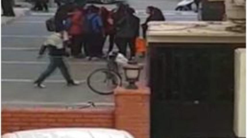 Kız &Ouml;ğrenciler Sa&ccedil; Baş Birbirine Girdi