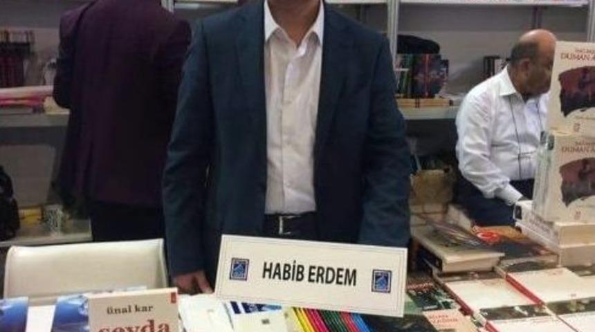 Gen&ccedil; &Ouml;ğretmen Habib Erdem Kitap &Ccedil;ıkarttı