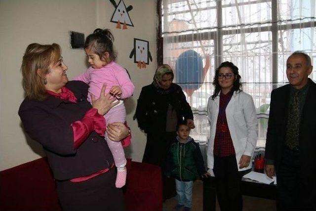 Vali Toprak&rsquo;ın Eşinden Engellilere Ziyaret 2