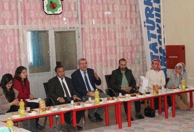 M&uuml;d&uuml;r Dursun, &Ouml;ğretmenlerle Bir Araya Geldi 1