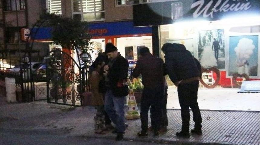 Sokakta Kalan Suriyeli &Ccedil;ocuklara Polis Sahip &Ccedil;ıktı