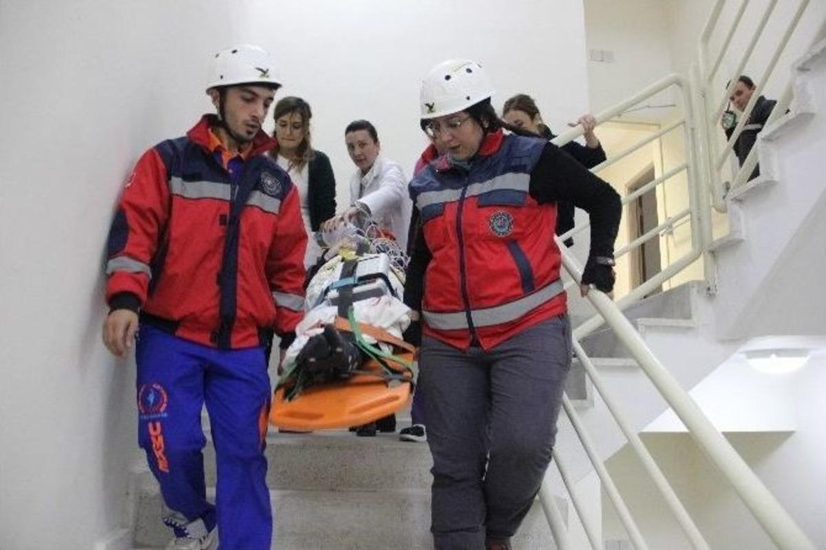 400 Yataklı Devlet Hastanesinde 6.5&rsquo;luk Deprem Tatbikatı