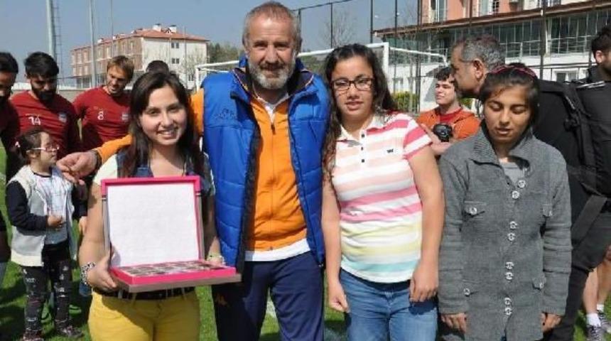 Nazilli Belediyespor'a &Ouml;ğrencilerden Moral Ziyareti