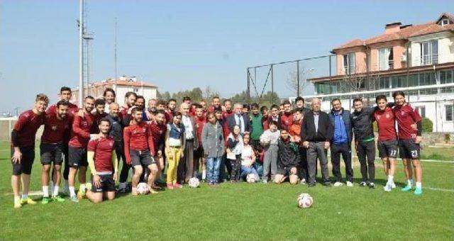 Nazilli Belediyespor'a Öğrencilerden Moral Ziyareti