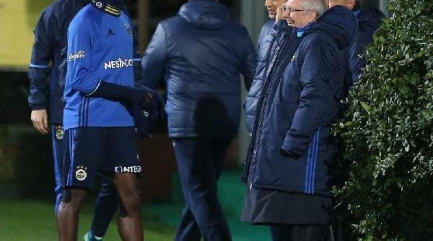 Fenerbah&ccedil;e'ye Derbi &Ouml;ncesi Taraftar Desteği