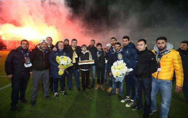 Fenerbahçe'ye Derbi Öncesi Taraftar Desteği