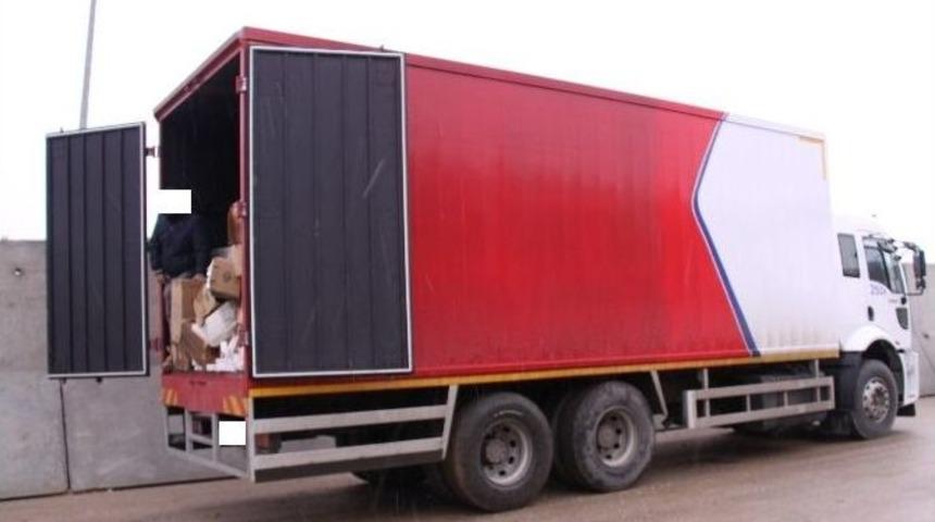 Kargo G&ouml;r&uuml;n&uuml;ml&uuml;, Sahte Evraklı Kamyondan 203 Bin Paket Ka&ccedil;ak Sigara &Ccedil;ıktı