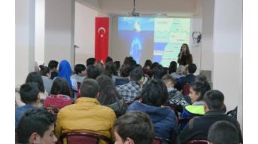 Kadın Danışma Merkezi, &Uuml;rg&uuml;p&rsquo;te Gen&ccedil;lere Seminer Verdi
