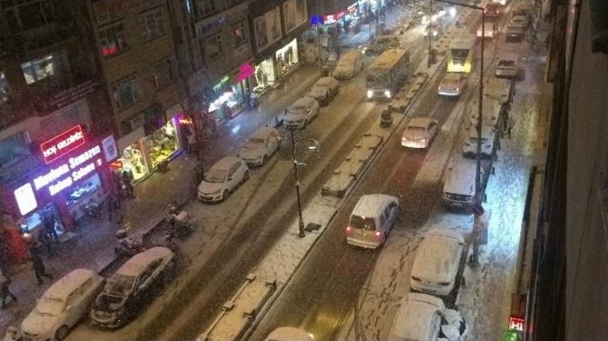 Van&rsquo;da Kar Yağışı