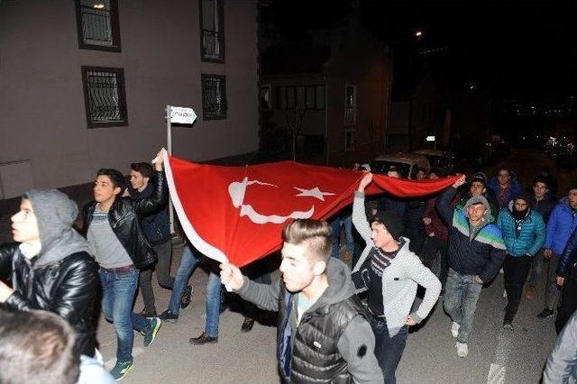 Bursalı Şehidin Evinde Bayrak Nöbeti