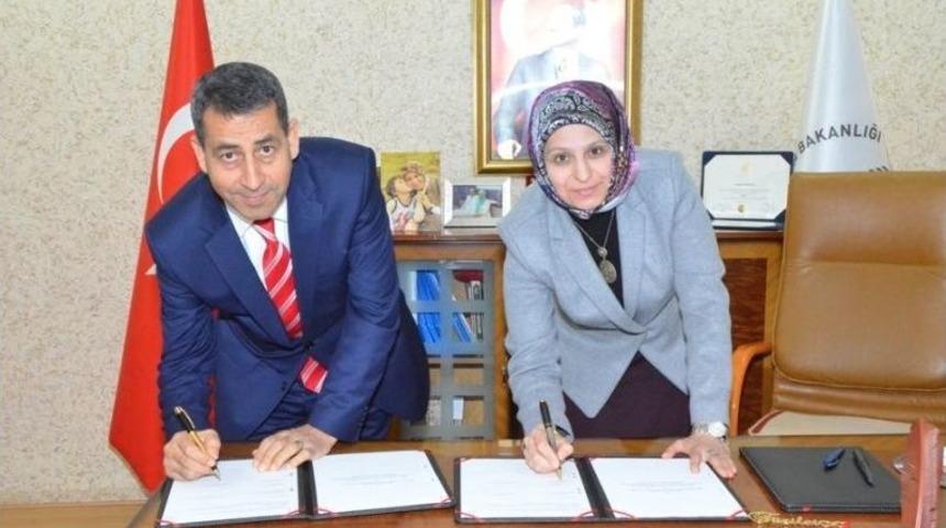 Okul Sağlığı Hizmetleri İş Birliği Protokol&uuml; İmzalandı