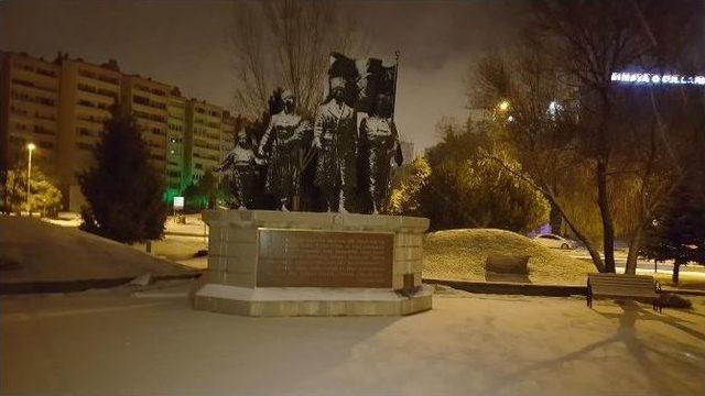 Başkent&rsquo;te Beklenen Kar Yağışı Geldi 2