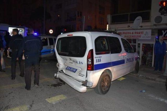 Otomobil, Polis Aracına Çarptı: 2'si Polis 5 Yaralı