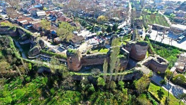 İznik’Te 2000 Yıllık İstanbul Kapı'nın Restorasyonu Başladı