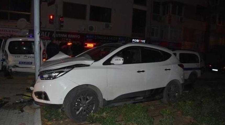 İzmir&rsquo;de Trafik Kazası: 2&rsquo;si Polis 5 Yaralı