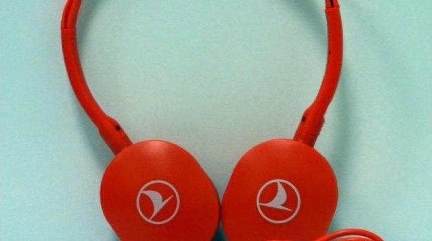 Thy, Kıtalararası U&ccedil;acak Yolculara &Ouml;zel Kulaklık Dağıtacak