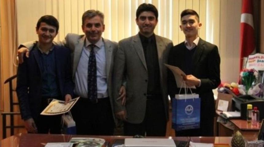 Yeni Hafızlara Belgeleri Verildi