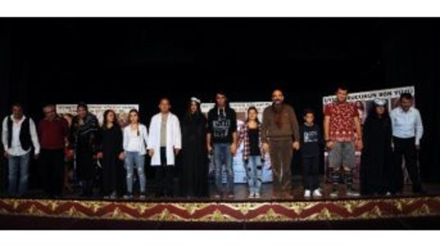 Kent Tiyatrosu Aralık&rsquo;a &rsquo;&ccedil;i&ccedil;ekler Solmasın&rsquo; İle Perde Dedi