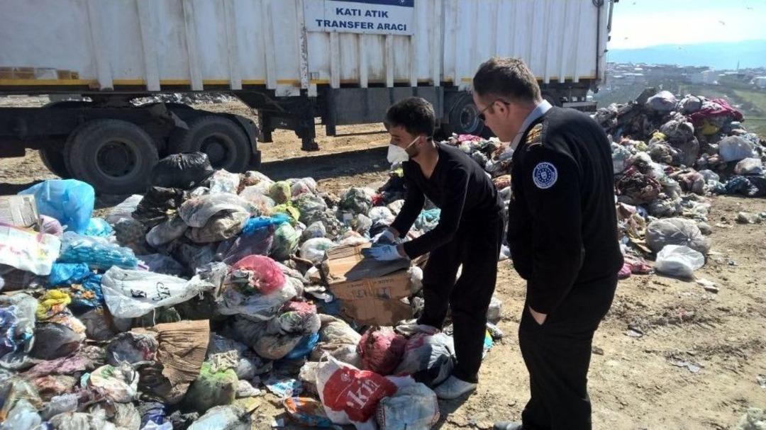 &Ccedil;&ouml;pe Yanlışlıkla Atılan Paralar İ&ccedil;in Belediye Seferber Oldu
