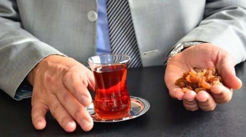 &Ccedil;ayın Yanına Şeker Yerine Kuru &Uuml;z&uuml;m