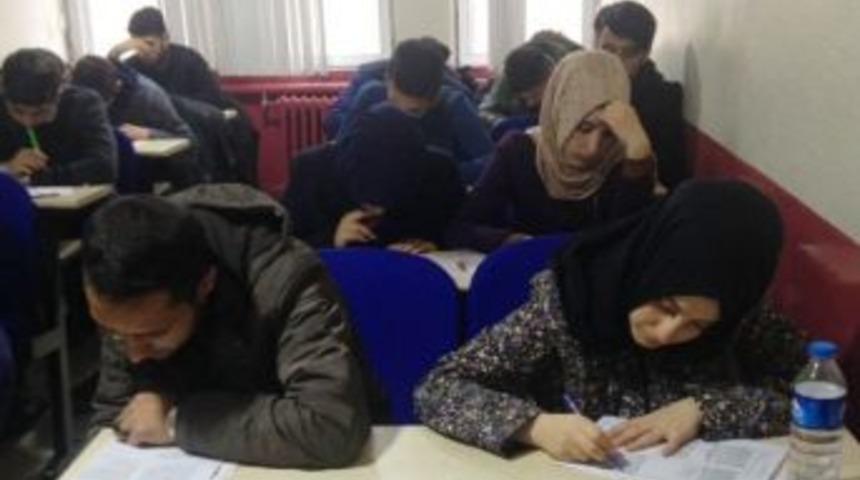 Tatvan&rsquo;da &Ouml;ğrencilere Ygs Denemesi