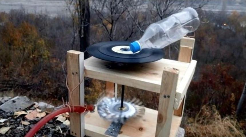 (&ouml;zel Haber) Su İle &Ccedil;alışan Gramofon Yaptı