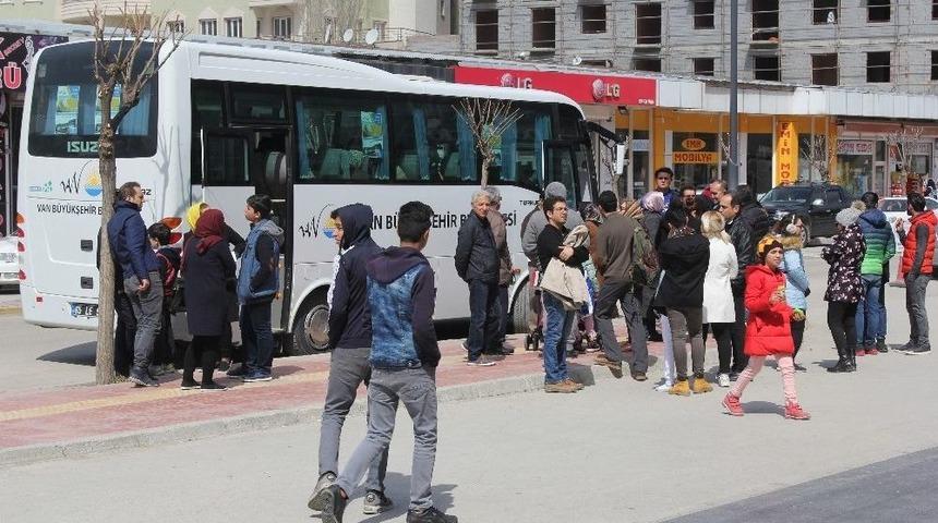 Van B&uuml;y&uuml;kşehir Belediyesinden İranlı Turistlere Gezi Kolaylığı