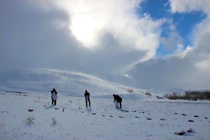 ‘binbir Hatim’ Anısına Doğaya 1001 Ekmek Bıraktılar G1