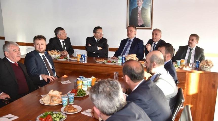 Başkan Veysel Tiryaki, Altındağlı M&uuml;teahhitlerle Buluştu