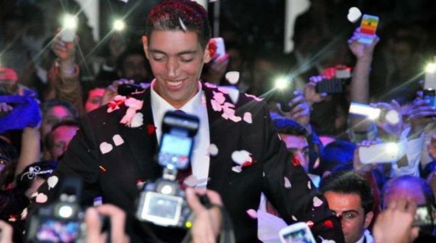 D&uuml;nya devi d&uuml;nya evine girdi