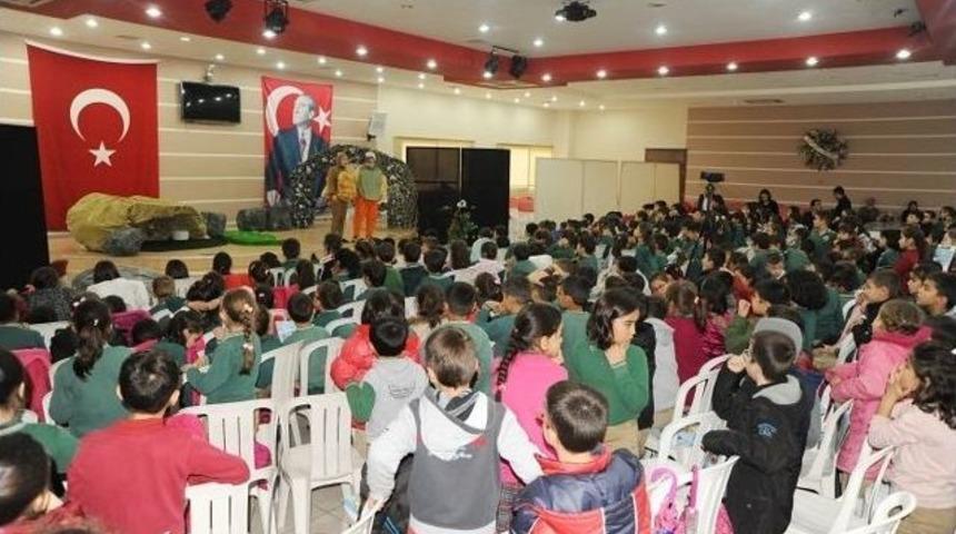 Aydın Şehir Tiyatrosu İl&ccedil;elerde Perdelerini Miniklere A&ccedil;tı