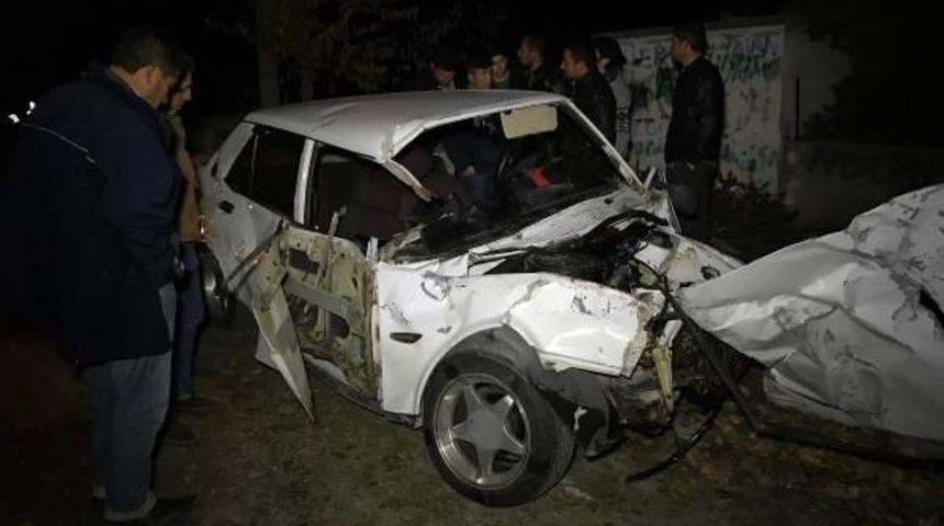 Aydın'da Otomobil Ile Kamyon &Ccedil;arpıştı: 5 Yaralı