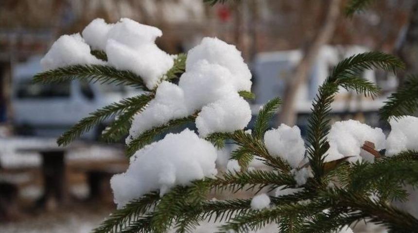 Silifke&rsquo;ye Yılın İlk Karı Yağdı