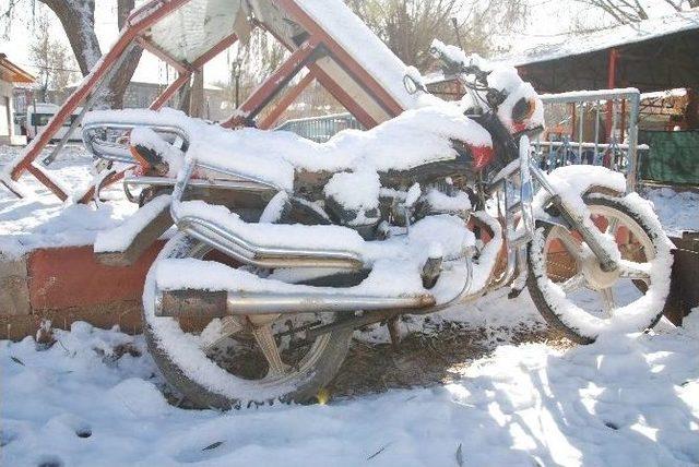 Silifke&rsquo;ye Yılın İlk Karı Yağdı 1