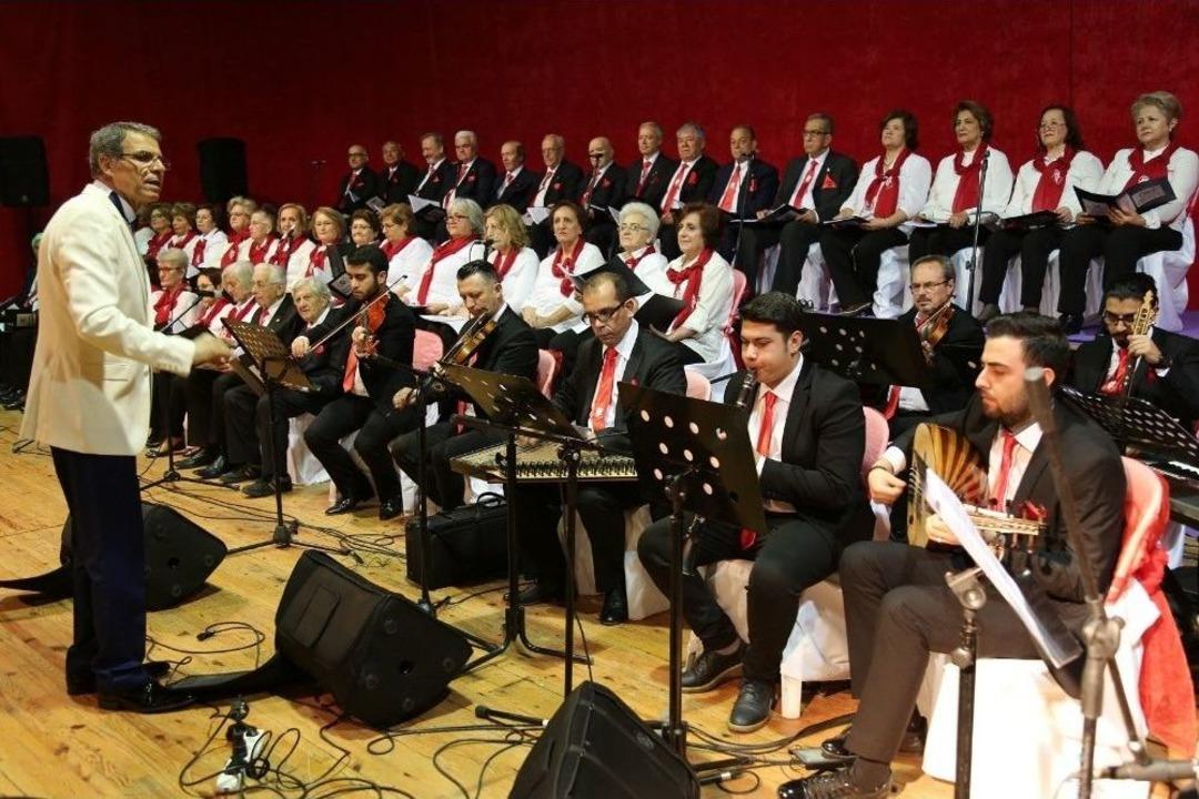 Beyaz Sa&ccedil;lılardan Kıskandıran Konser