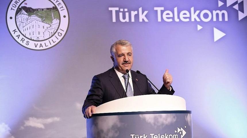 Bakan Arslan&rsquo;dan 1,8 Milyon Haneye &rsquo;ucuz İnternet&rsquo; M&uuml;jdesi