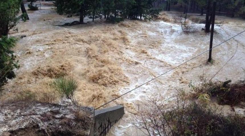 Şehitlik Yolu Trafiğe Kapandı