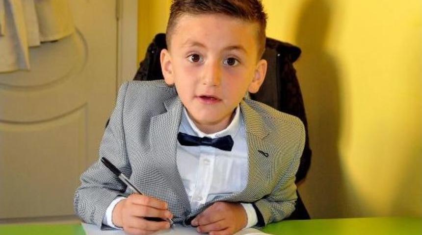 Aldığı Yoğun Eğitimle, 2 Yılda Otizmi Yenip Ilkokula Başladı