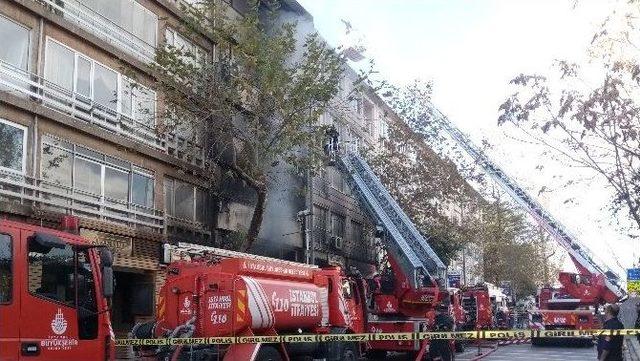 Kadık&ouml;y&rsquo;de T&uuml;rk&uuml; Bar&rsquo;da Yangın Paniği 3