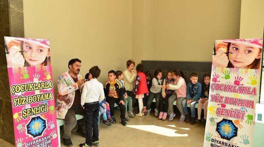 &Ccedil;ocuklar Y&uuml;z Boyama Şenliğine Katıldı
