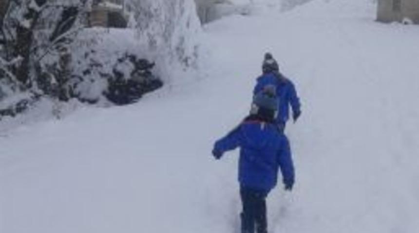 Hakkari&rsquo;de 13 K&ouml;y, 40 Mezra Yolu Ulaşıma Kapandı