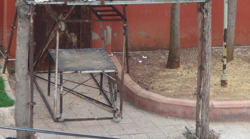 Cami Bah&ccedil;esinde &Uuml;zerine İskele D&uuml;şen &Ccedil;ocuk Hayatını Kaybetti