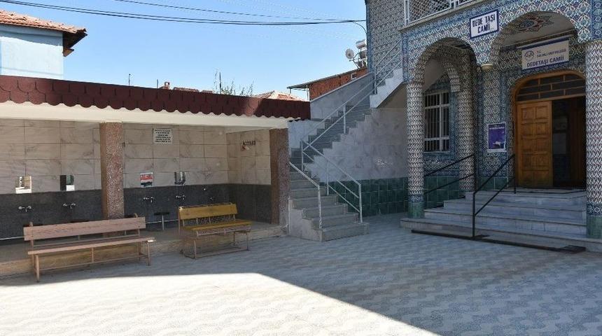 Salihli Belediyesinden Camilere Hizmet Desteği