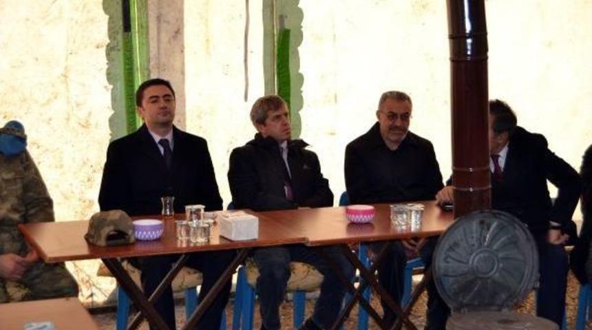 Vali &Ccedil;ınar'dan 'fırat Kalkanı' Şehidinin Ailesine Taziye Ziyareti