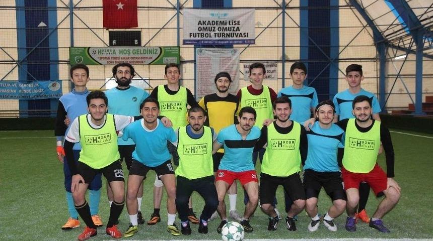 Akademi Lise&rsquo;de &rsquo;omuz Omuza&rsquo; Futbol Turnuvası